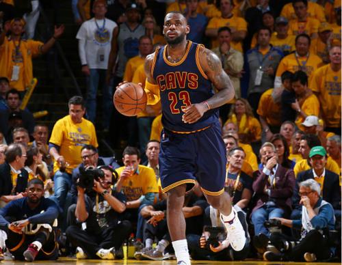 詹姆斯现在的地位能超过乔丹吗 (詹姆斯历史地位能不能超越乔丹)