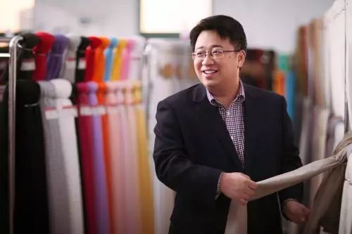 每年发布服饰3万款，一天销售要破6个亿，山东大汉干服装如何逆袭