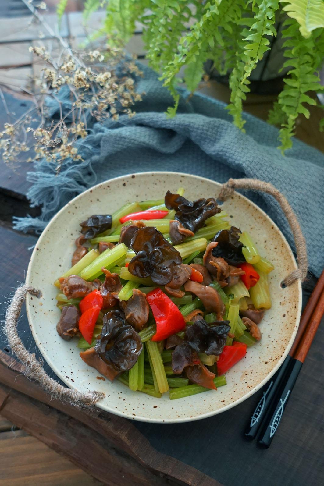 鸡身上哪些部位可以做菜吃,鸡身上既好吃又大补的部位