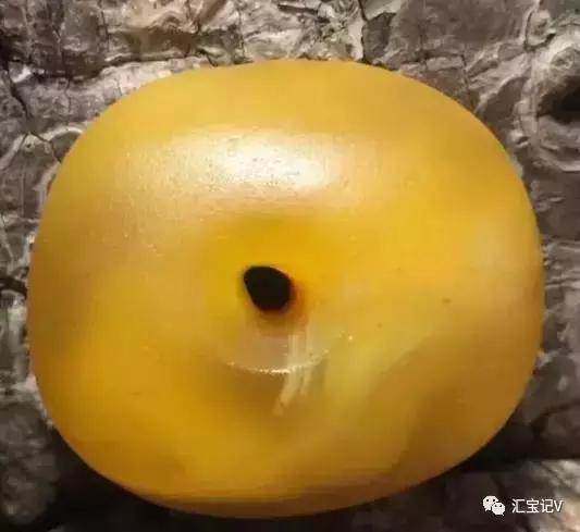 紫罗兰琥珀蜜蜡真假,琥珀蜜蜡紫光灯照真假