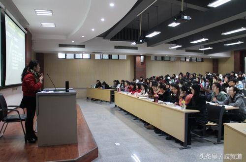 男人腿肿胀是什么病的前兆,下肢发凉久坐发紫是什么原因