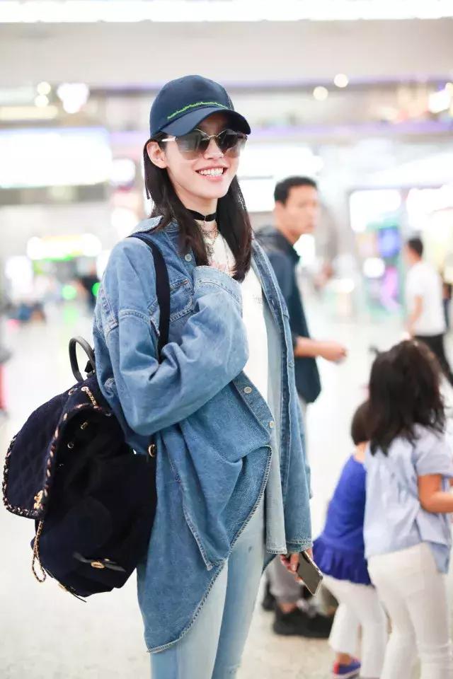 刘雯背过的红蓝色包包,刘雯和热巴双肩包