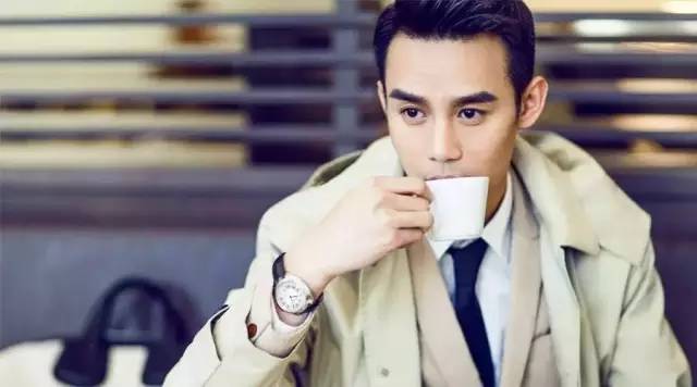 韩国街拍高清时装秀,韩国时装周街拍情侣