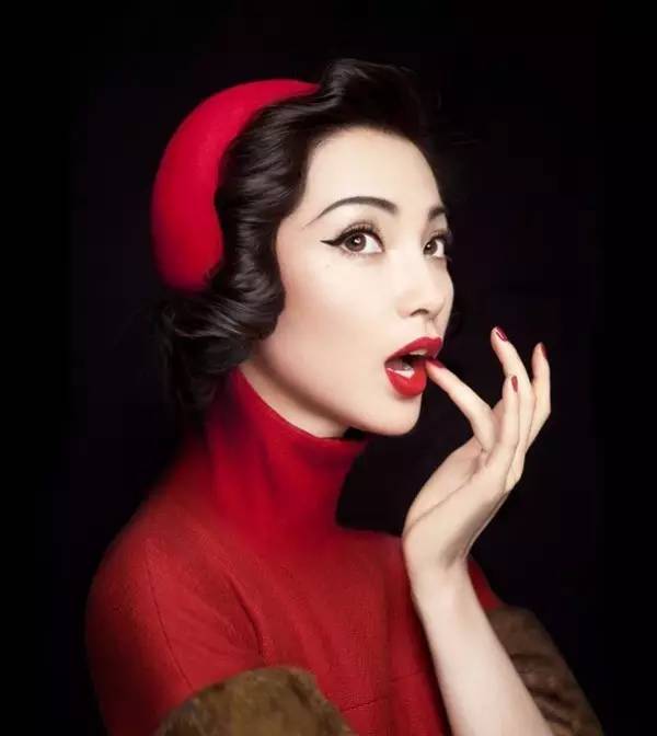 韩国街拍高清时装秀,韩国时装周街拍情侣