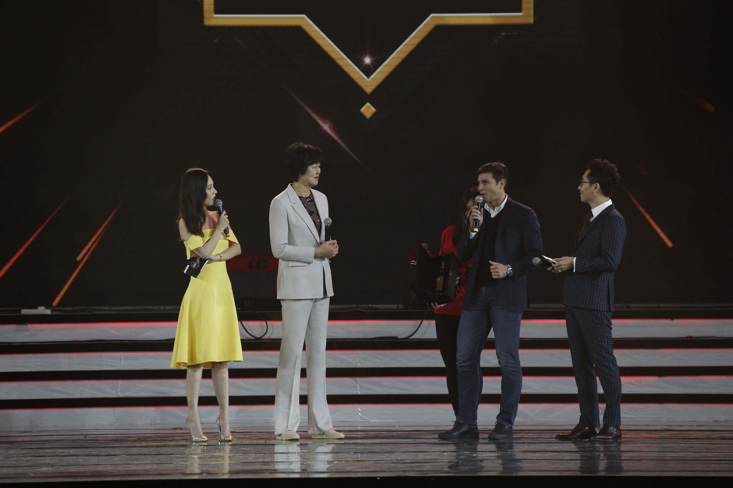 情怀、剁手“不落单”苏宁易购双十一晚会走了谁的心？