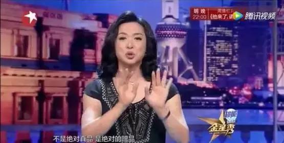 金星怒怼景区翡翠*局骗**，被坑18000买了对“赠品货”假手镯！