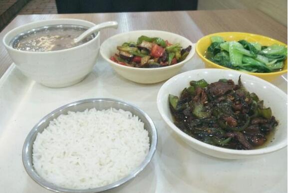 红谷滩区秋水张吉记小碗菜餐饮店,丹阳市云阳镇张吉记小碗菜餐饮店