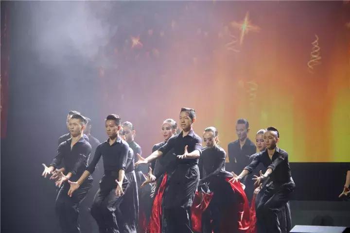 来自世界各地的近千名番禺乡亲代表共聚首,见证番禺大变化!