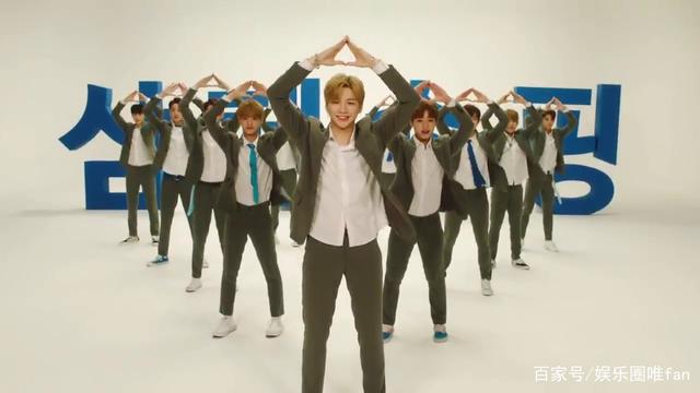 wannaone姜丹尼尔台下看twice,wannaone姜丹尼尔图文