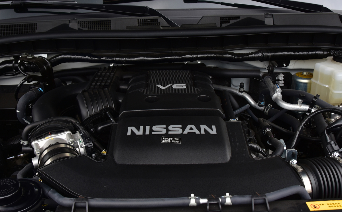 一汽普拉多贵得没谱，50万精明的人买这款全尺寸SUV，V6四驱俱全