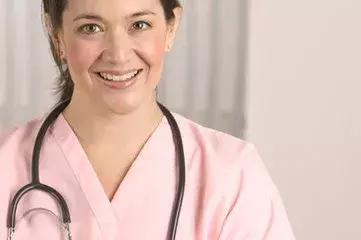 乳腺癌切除引流管一直有积液,乳腺癌全切有积液需要静养吗