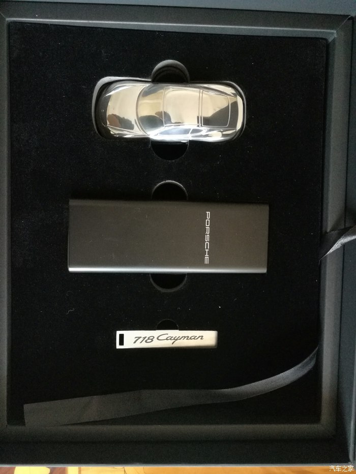 地下车库偷保时捷是哪个电影,718caymangts银色