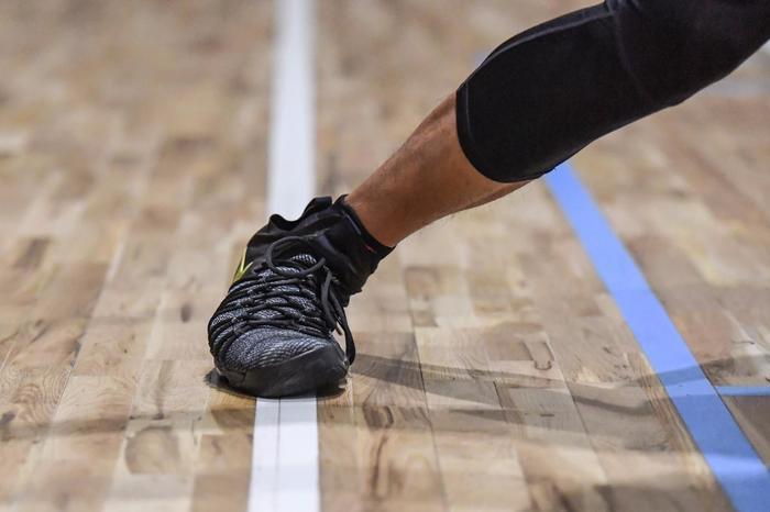 篮球鞋支撑性和稳定性有什么区别,抗扭转有用吗