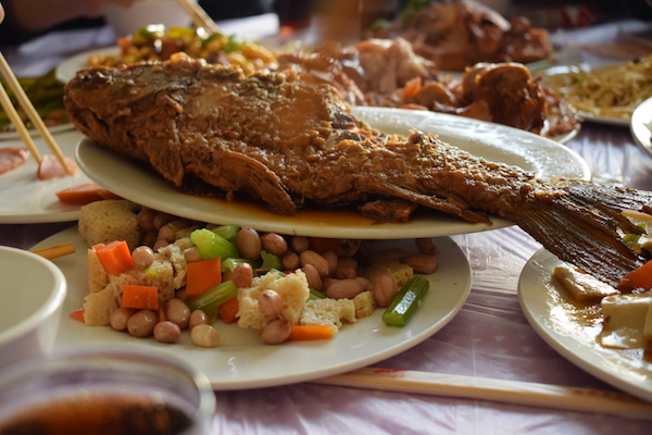农村结婚请客的视频,农村结婚请客吃饭真实场景