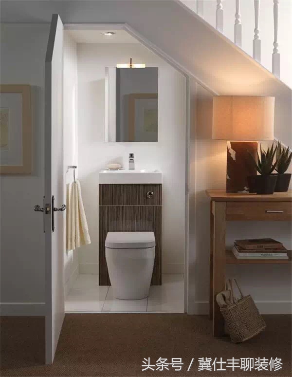 卫生间洗手盆太小没地方放东西,卫生间太小装个小洗手盆