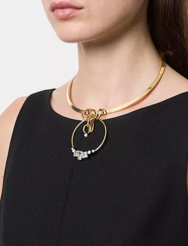 红色毛衣配什么毛衣链好看,想把毛衣穿时髦从拒绝这3款开始