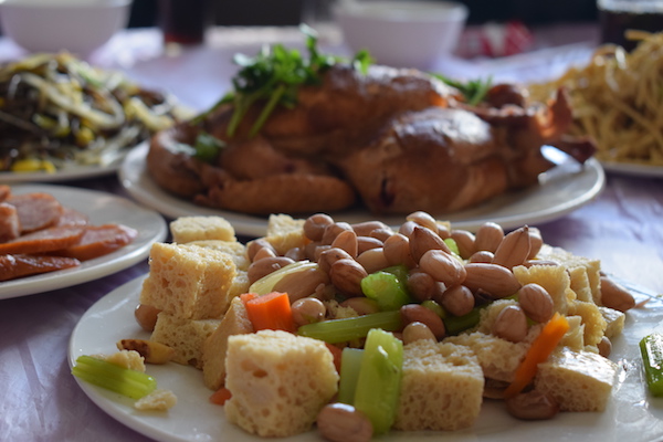 农村结婚请客的视频,农村结婚请客吃饭真实场景