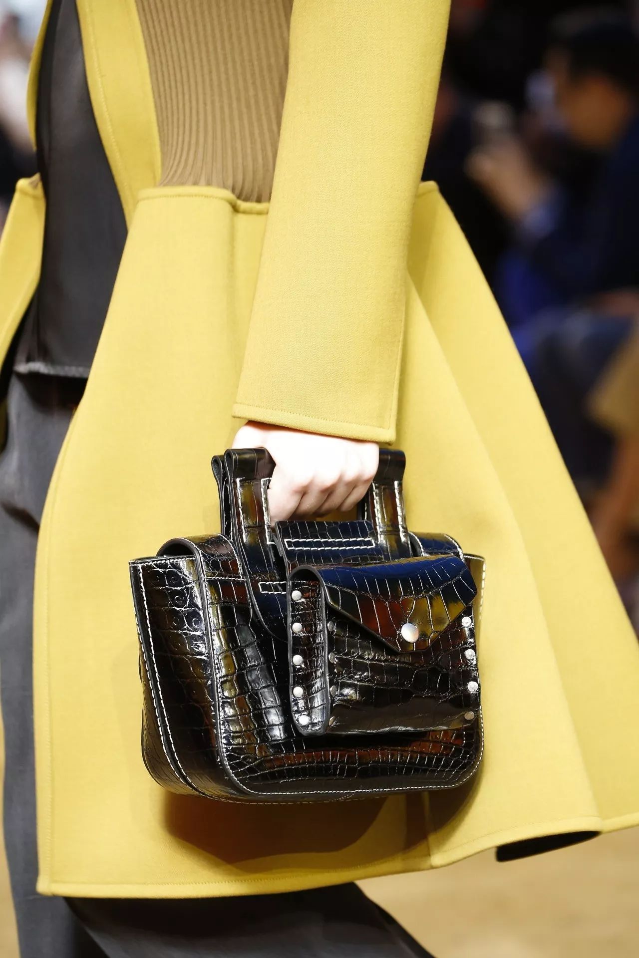 月薪5000的我是怎么存钱买房的,月入多少穿得起celine