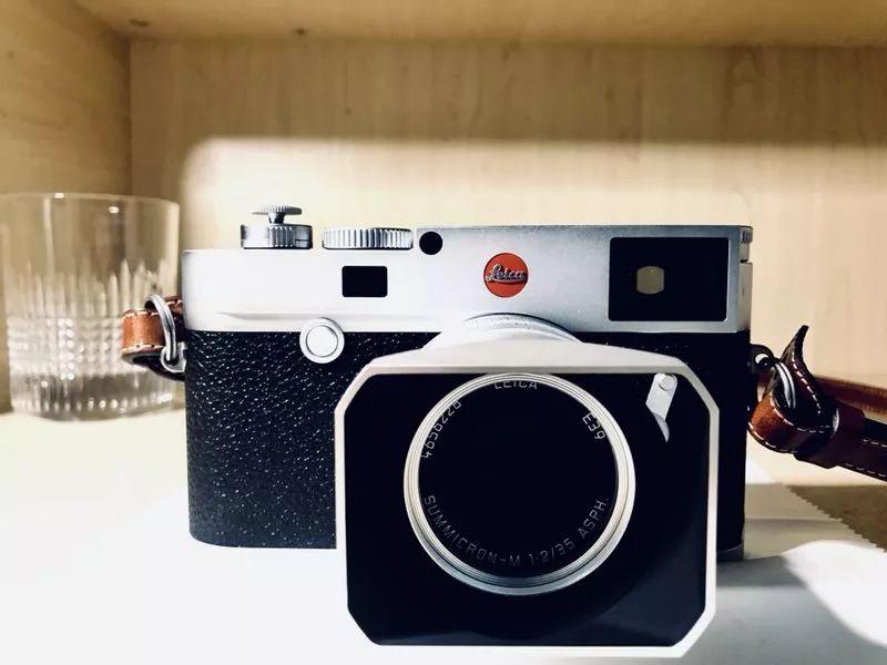 新婚,老婆没有要钻戒,买了一台徕卡