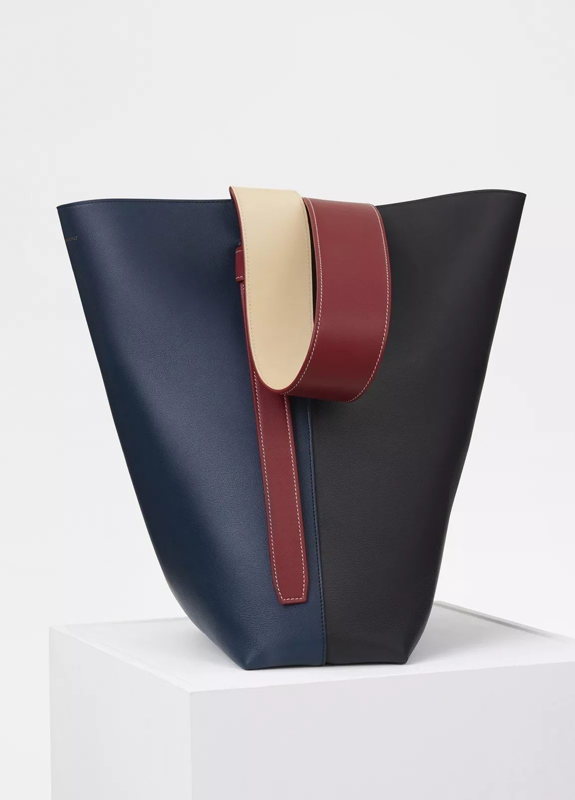 月薪5000的我是怎么存钱买房的,月入多少穿得起celine