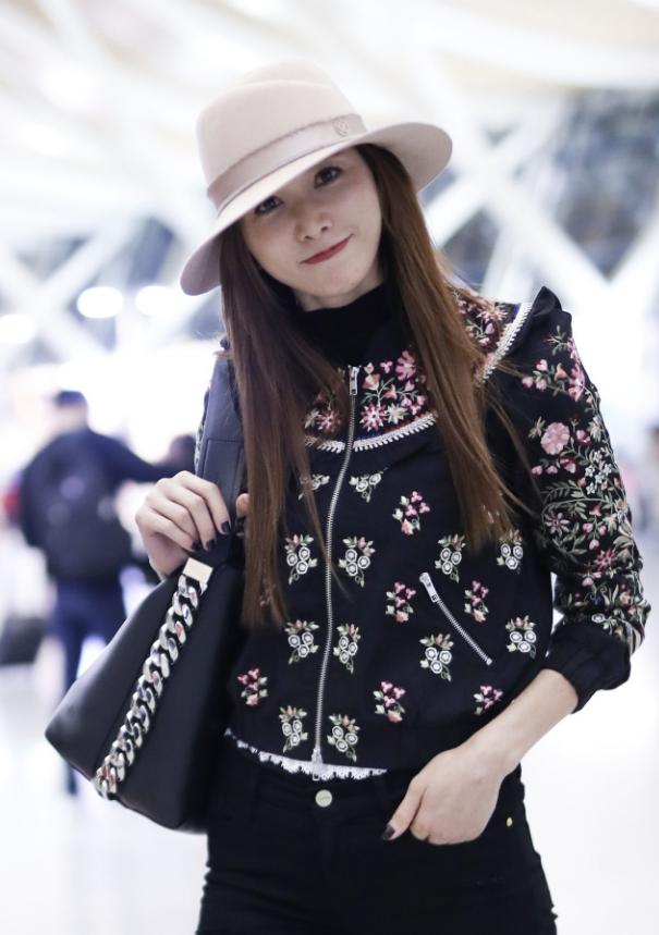 林志玲台下卖萌,林志玲卖萌甜美似少女