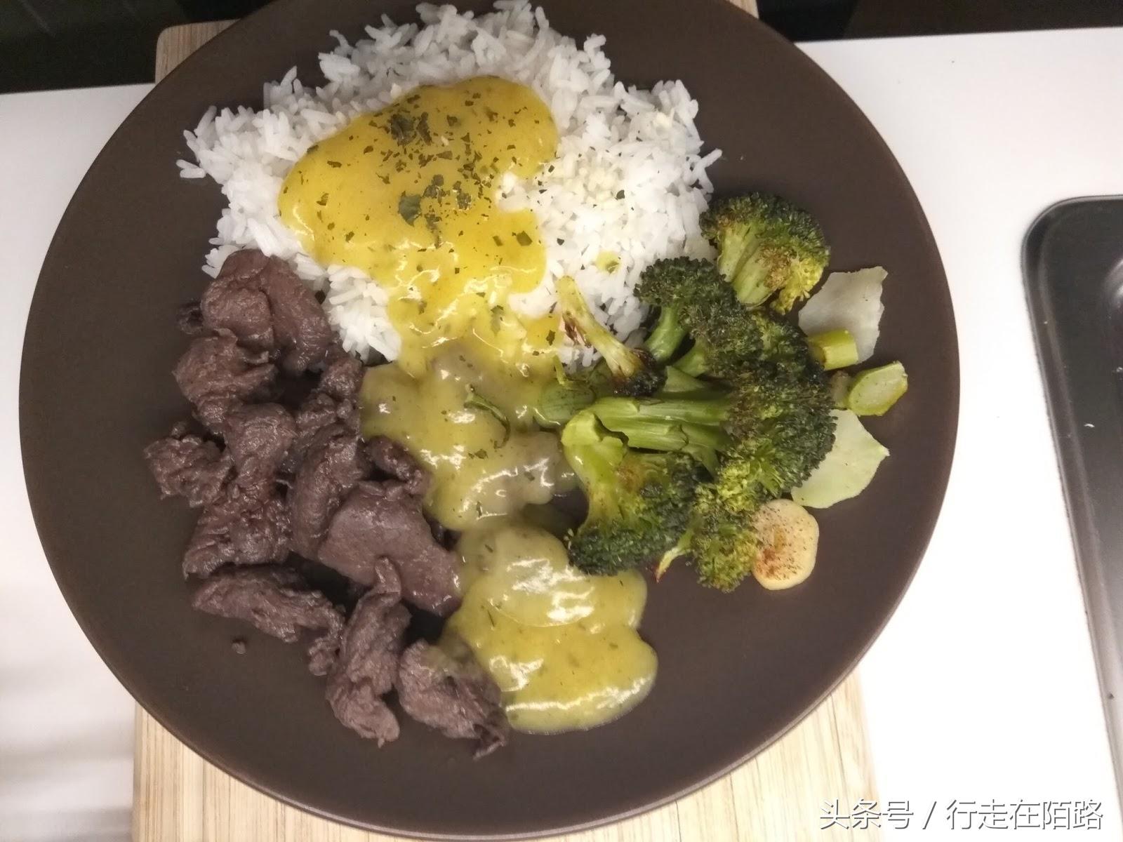 挪威北部的索马洛伊岛足球场,挪威渔夫的捕鱼生活