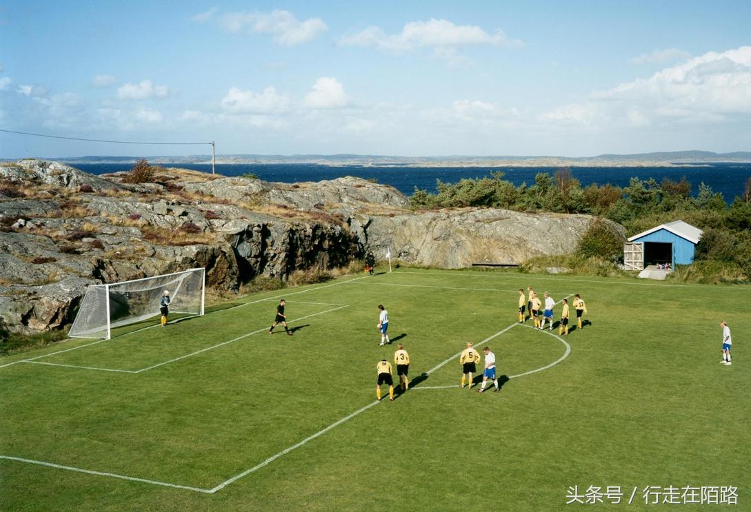 渔民：在全球物价最高的国家，为孩子花700万在岛上建足球场