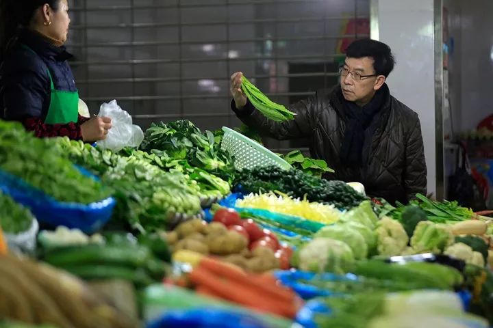 油腻时代的中年人,人到中年比油腻更可怕的不过如此