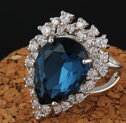 锆石有颜色的图片欣赏,宝石欣赏蓝锆石