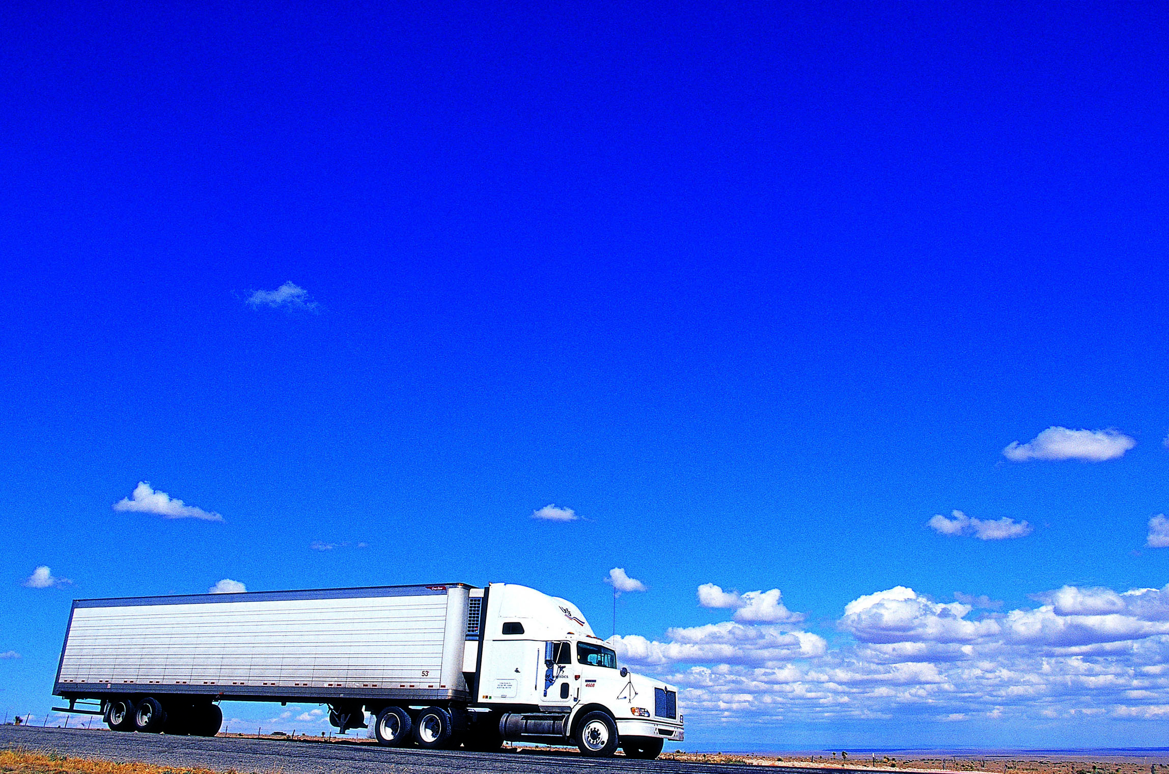 本人做五金开模，由于工作地方比较脏，不太适合女人