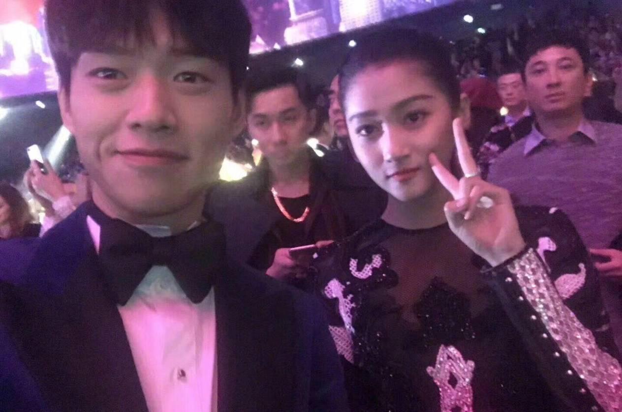 奚梦瑶摔倒全民围观，维密大秀和它的商业游戏