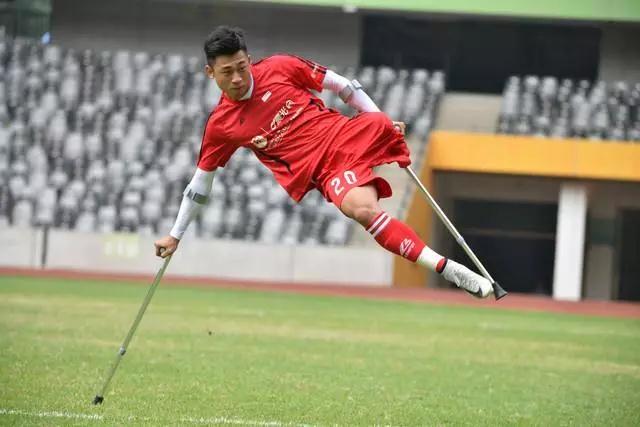 涓浗鐙吙瓒崇悆灏戝勾,涓浗瓒崇悆灏戝勾鎰熷姩瑙嗛