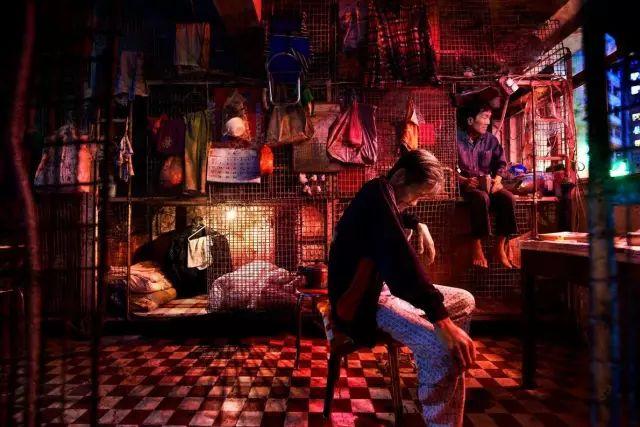 香港棺材房子的真实生活,香港的棺材房是怎么样的