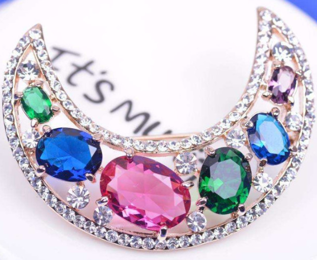 锆石有颜色的图片欣赏,宝石欣赏蓝锆石