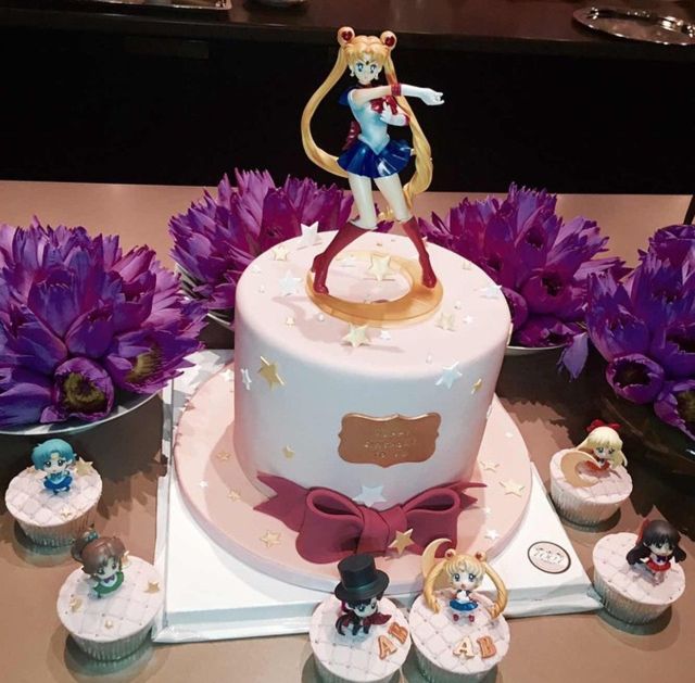 陈伟霆的生日蛋糕太别致了吧!原来明星过生日的蛋糕都这么有故事