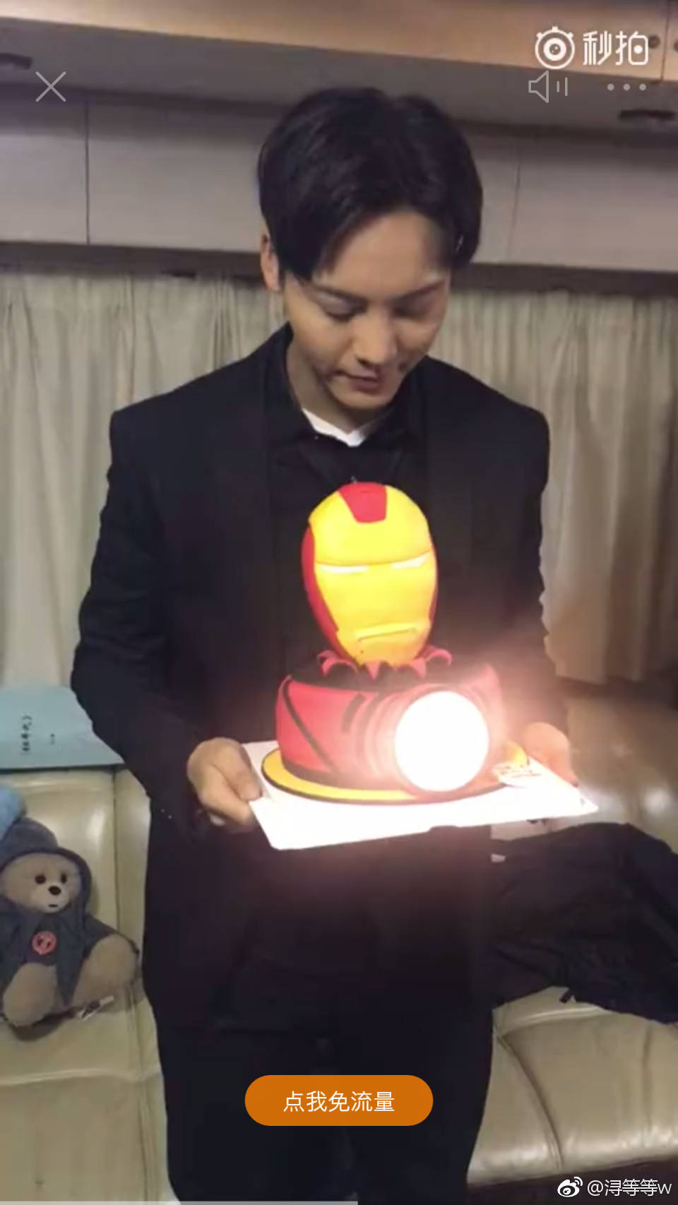 陈伟霆的生日蛋糕太别致了吧!原来明星过生日的蛋糕都这么有故事