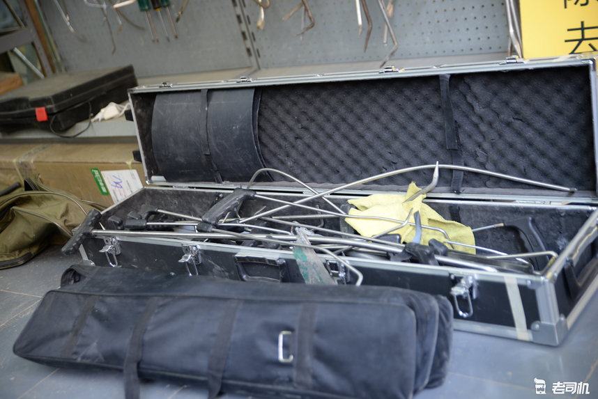 车身小凹陷有必要钣金喷漆吗,车门凹陷是钣金喷漆还是做无痕