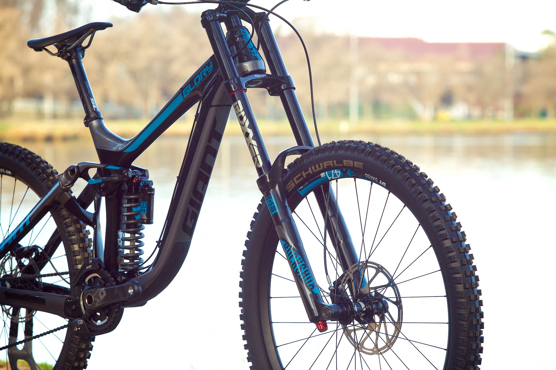 一辆名牌自行车上竟出现各种品牌的零件，难道被商家晃点了？