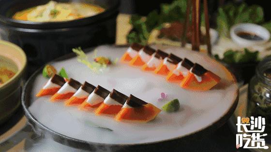 这家店竟凭借颜值和口味，竟然稳做湘菜界的精致女神十年！