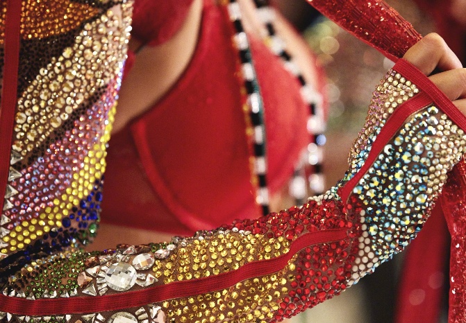 维密施华洛世奇秀服,施华洛世奇维密秀完整版