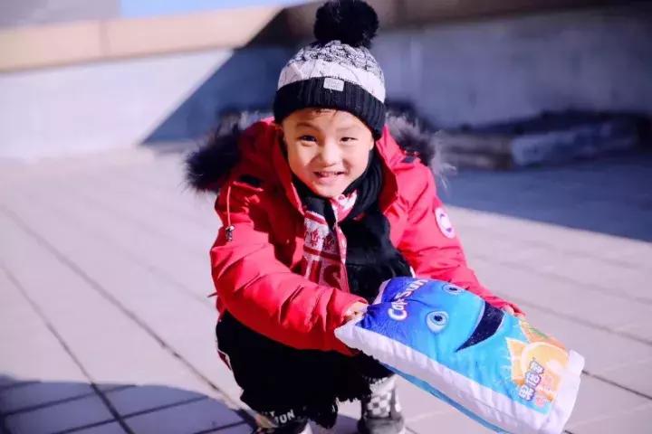 跟着果倍爽在直升机上俯瞰鸟巢，零距离探秘果汁生产！