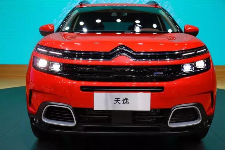 车尾挂着4个8,方向盘跟赛车一样,15万起搞得大众很羞涩!