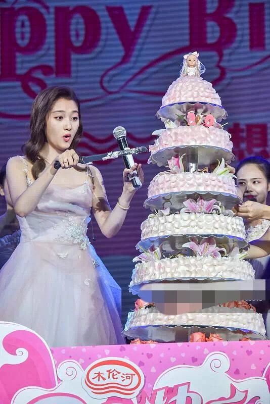 鹿晗关晓彤,鹿晗叫关晓彤小怂的视频