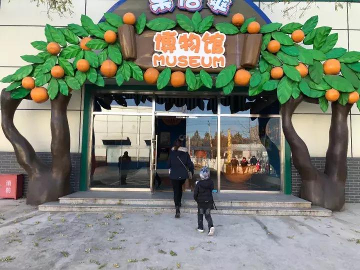 跟着果倍爽在直升机上俯瞰鸟巢，零距离探秘果汁生产！