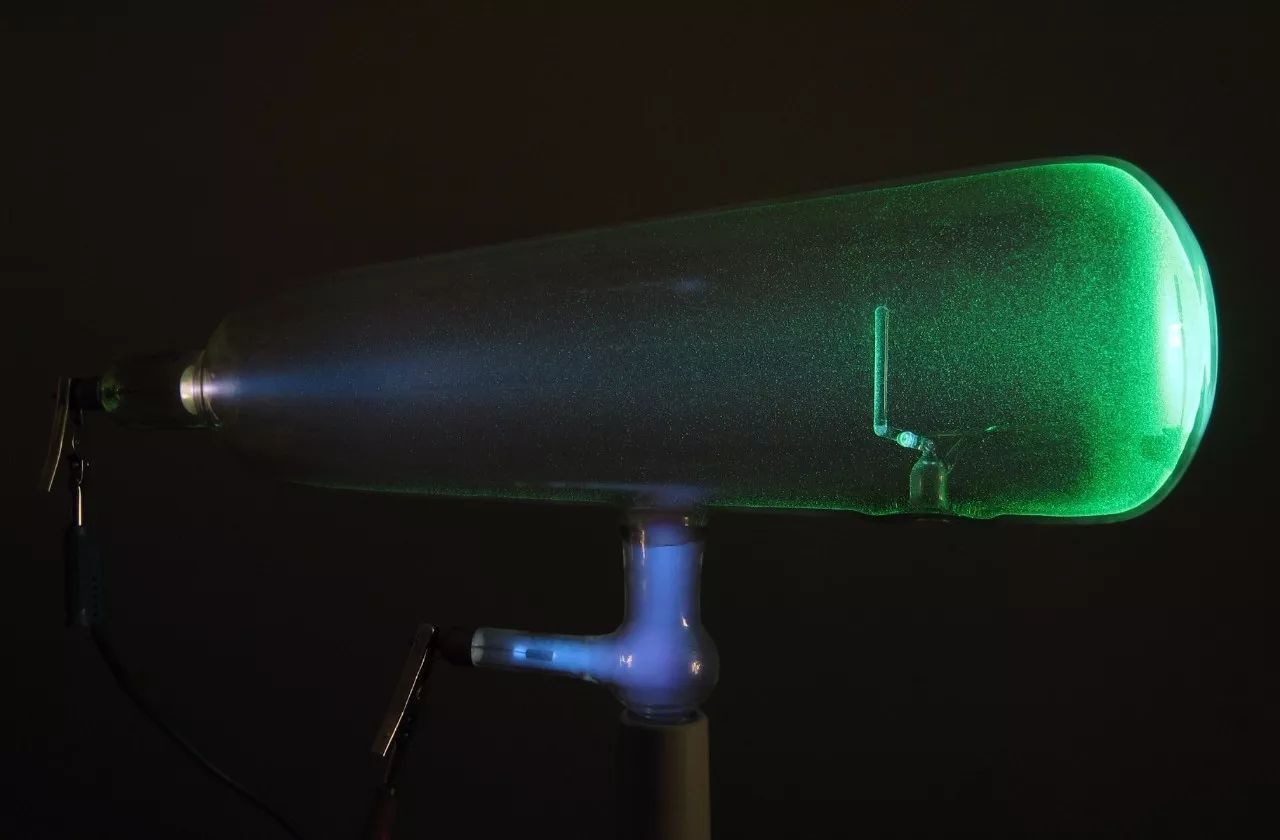 爱迪生发明电灯是几世纪,爱迪生真的发明电灯了吗