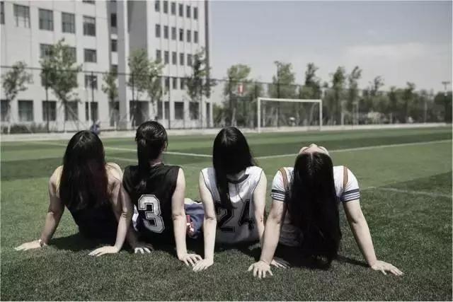 足球满眼都是青春的记忆,足球充满热爱