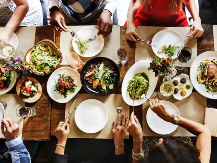 餐厅用菜谱点菜好还是看菜点好,餐厅如何做到点菜方便出菜快