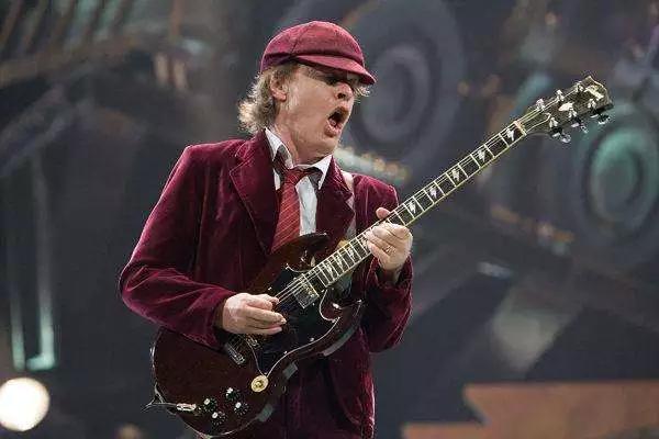 15岁斗琴碾压老师、62岁穿校服甩头，他说自己要躁到下个世纪！