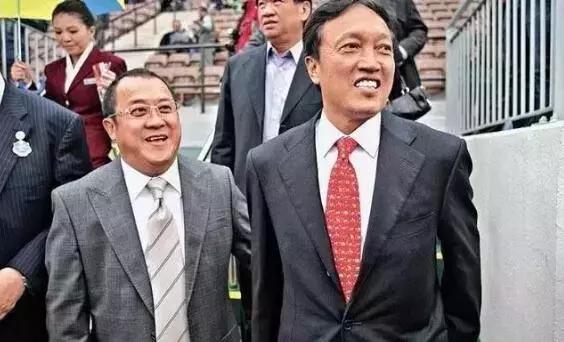 出身苦寒11岁赴港,热衷体育和慈善,是首位撬开NBA大门的华人老板