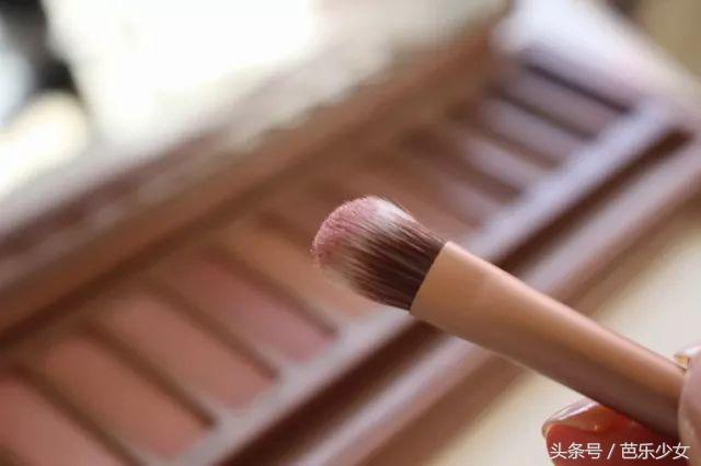 大地眼影盘眼妆教程,单眼皮眼妆适合的眼影盘